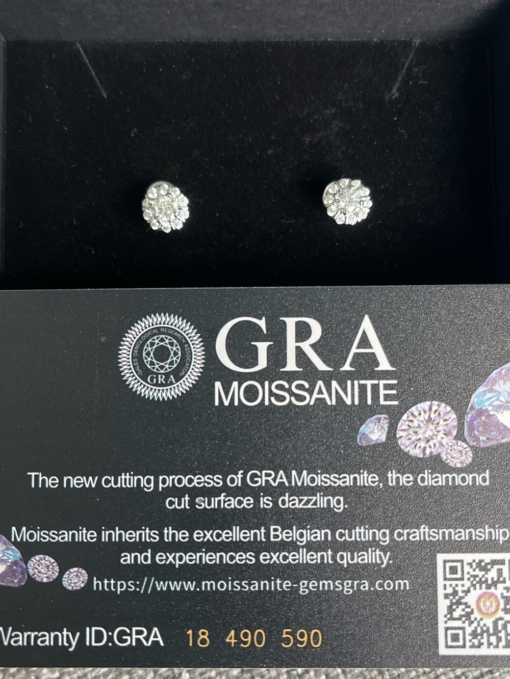Round Cluster Stud Earrings in White